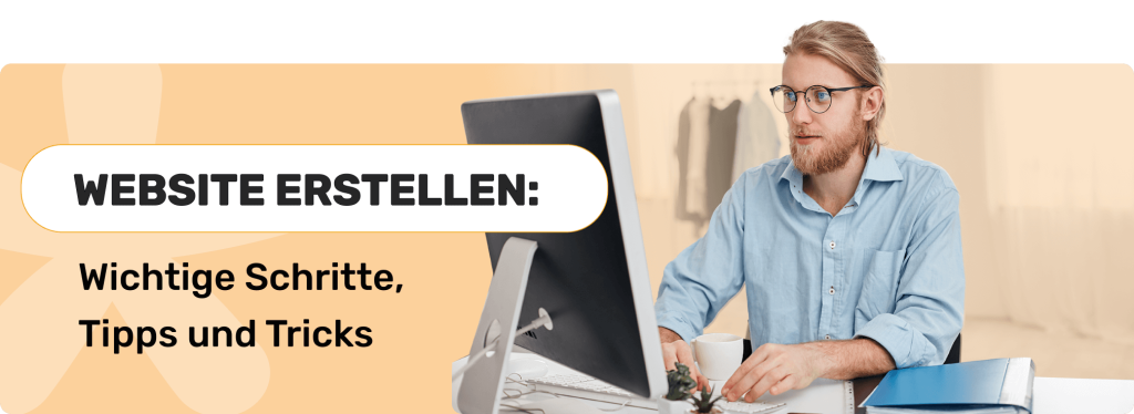 Mann mit Brille sitzt am Schreibtisch und arbeitet an einem Computer mit dem Text 'Website erstellen: Wichtige Schritte, Tipps und Tricks' für einen Leitfaden zur Website-Erstellung