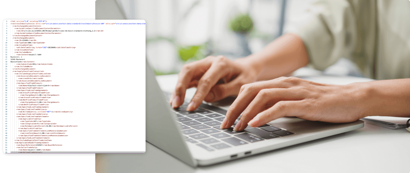 Person arbeitet an einem Laptop mit einer XML-Datei zur Erstellung einer XRechnung